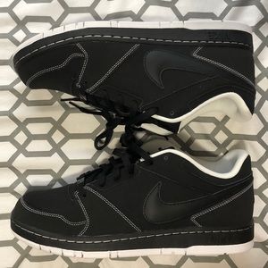 Black Nike Prestige IV sneakers (brand new)